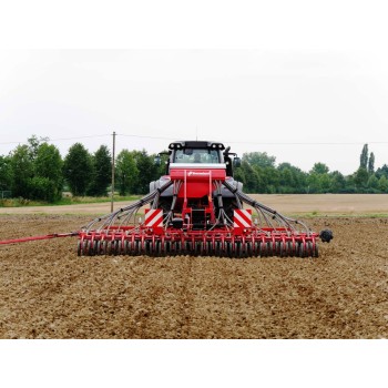 Сеялка Kverneland ts-drill Ширина захвата 6 м, 150 мм. междурядье Сеялка Kverneland ts-drill Ширина захвата 6 м, 150 мм. междурядье
